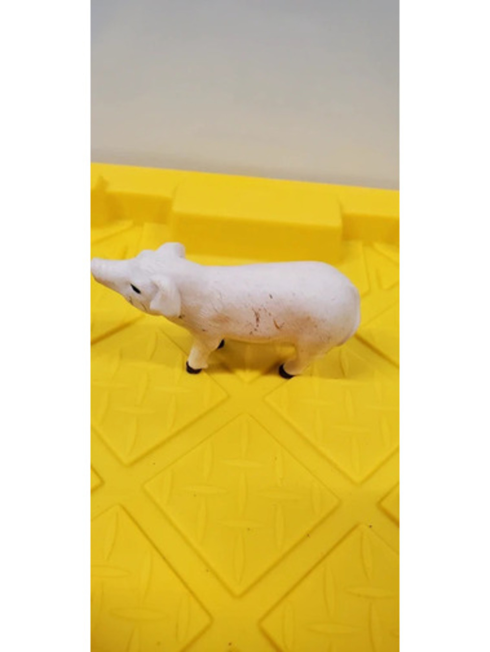 Vintage Plastic White Pig Figurine Farm Animal Toy Toy Figure